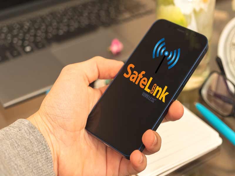 what network does Safelink Wireless use
